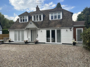 Beautiful 1-Bed Studio in Bourne end